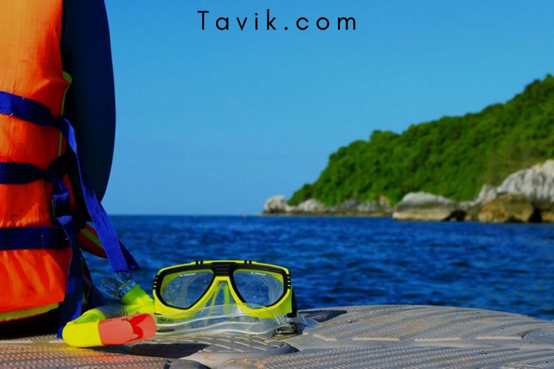 How to Stay Safe when Snorkeling With Goggles